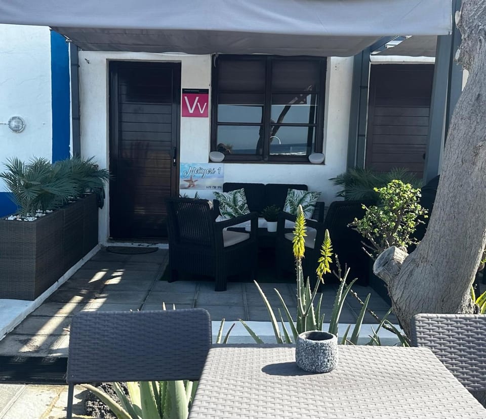Facade/entrance, Balcony/Terrace, Living room, Sea view