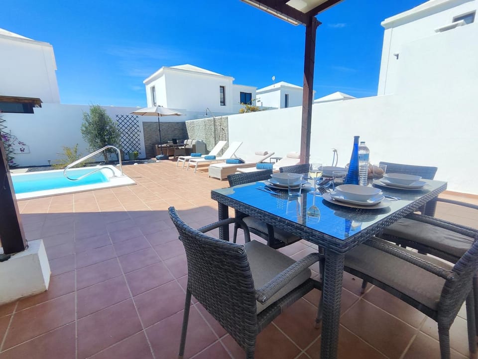 Patio, Day, Balcony/Terrace, Seating area, Dining area, Pool view, Swimming pool, sunbed