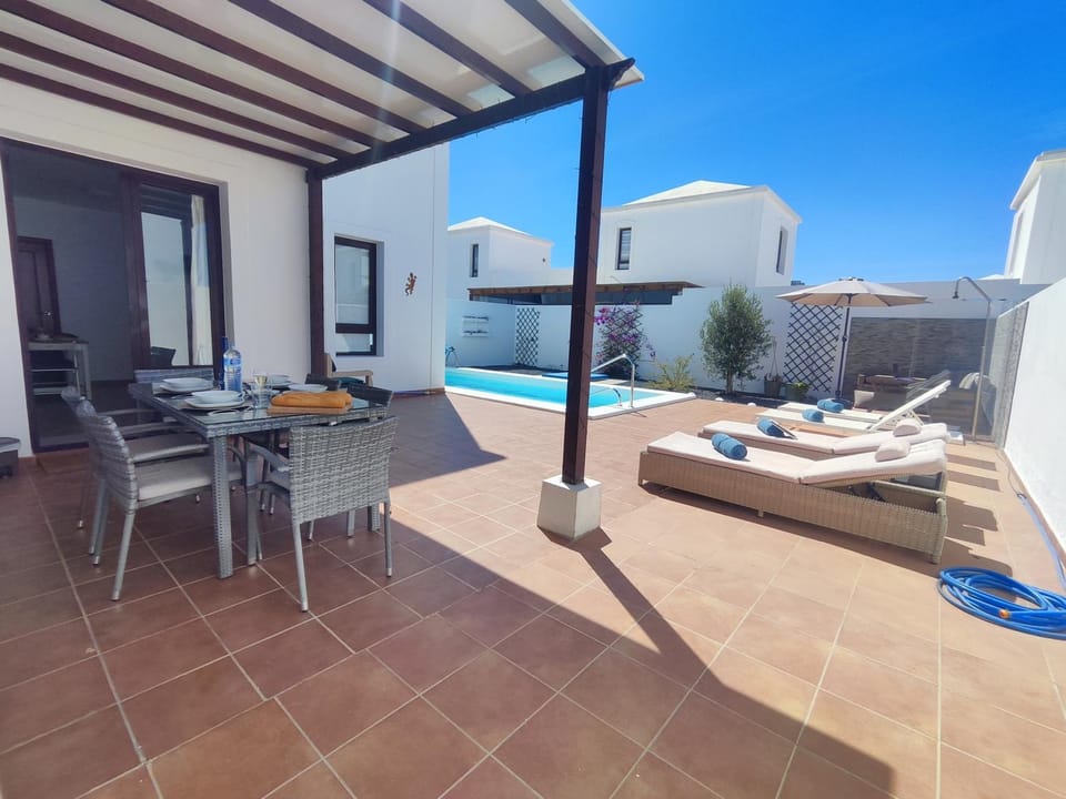 Patio, Day, Natural landscape, View (from property/room), Balcony/Terrace, Seating area, Dining area, Pool view, Swimming pool, sunbed