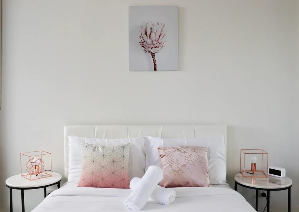 1 BRM 1 BATH, South Melbourne, Spacious, Balcony Apartment in Southbank