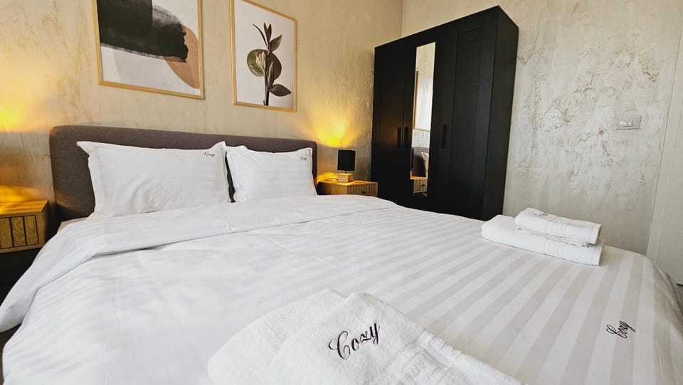 Communal lounge/ TV room, Bed, TV and multimedia, Photo of the whole room, Evening entertainment, Bedroom, towels