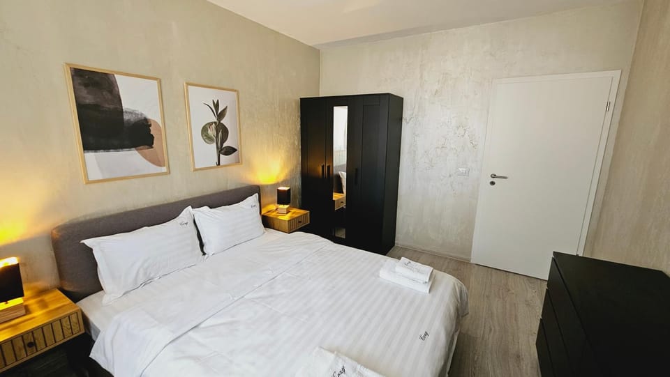 Bed, Photo of the whole room, Bedroom, wardrobe