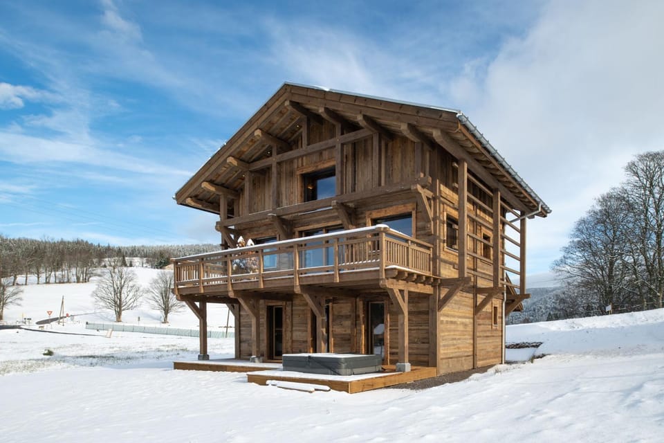 Property building, Activities, Winter, Skiing, Hiking, Cycling