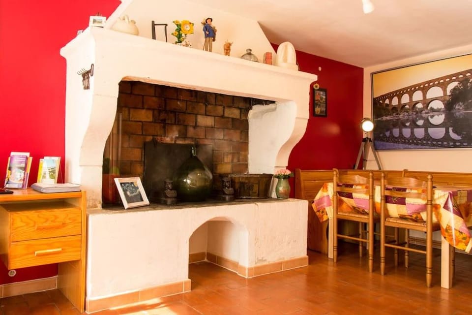 Maison tout confort, climatisée, dans le Centre Historique avec parking privé. House in Saint-Remy-de-Provence