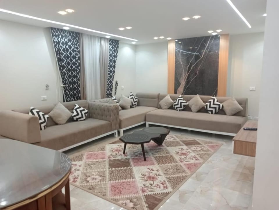 لاصحاب التميز شقة راقية في المهندسين بالقرب من جامعة الدول والنيل Apartment in Egypt