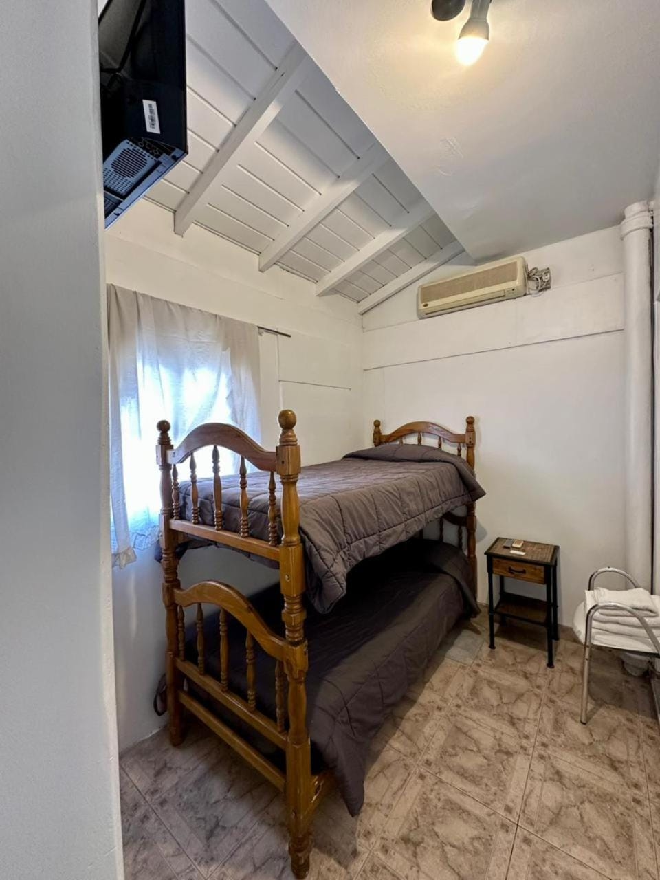Bed, TV and multimedia, Photo of the whole room, Bedroom, bunk bed, air conditioner