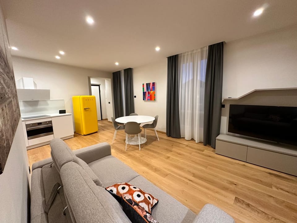 Kitchen or kitchenette, Living room, Seating area, Dining area, minibar, pet friendly, stove