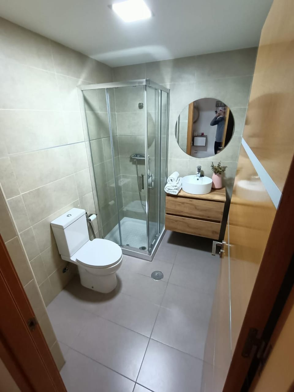 Shower, Toilet, Bathroom, heating, towels