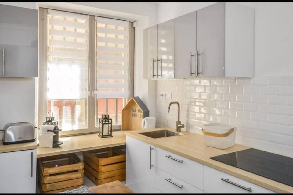 Coffee/tea facilities, Kitchen or kitchenette, stove, toaster