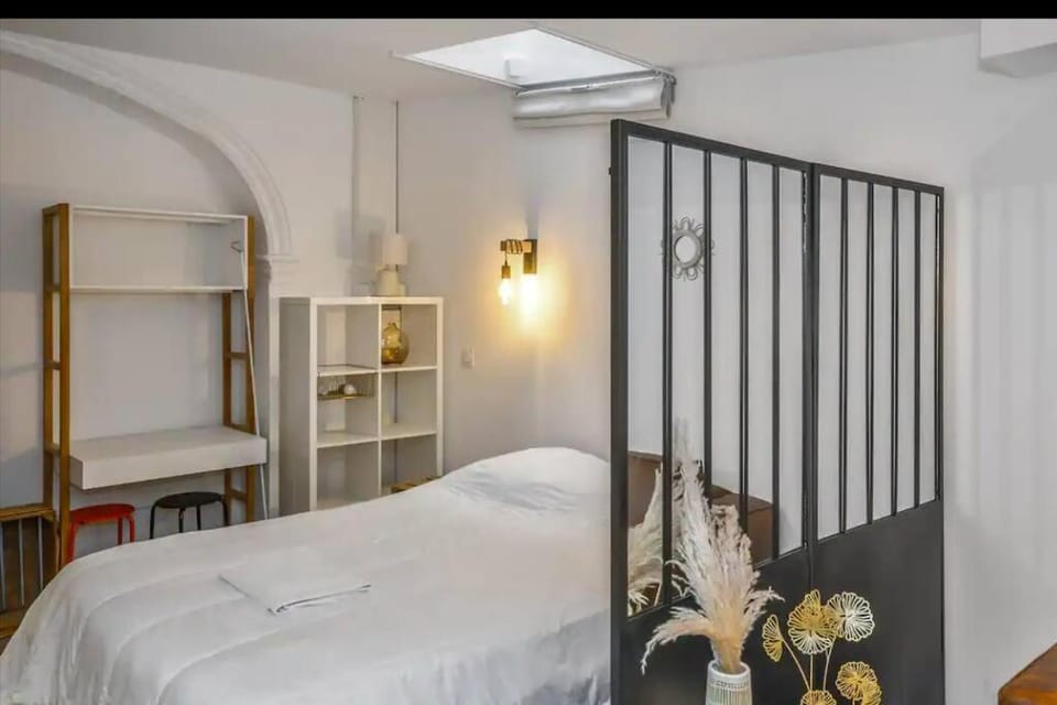 Bed, Photo of the whole room, Bedroom, hair dresser