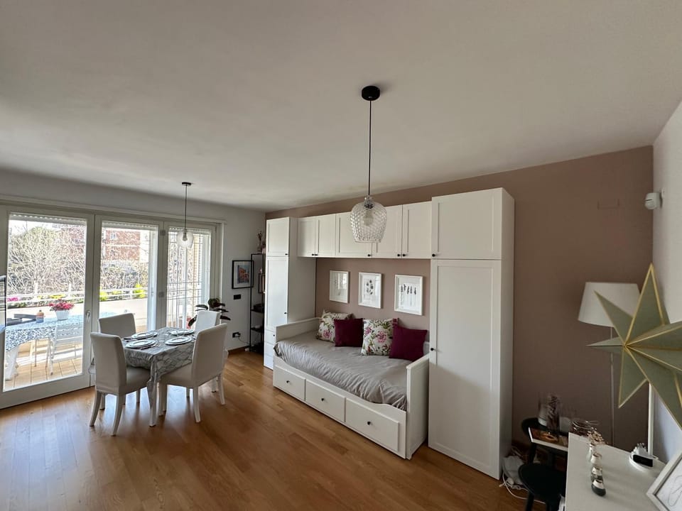 Bed, Living room, Dining area, Bedroom
