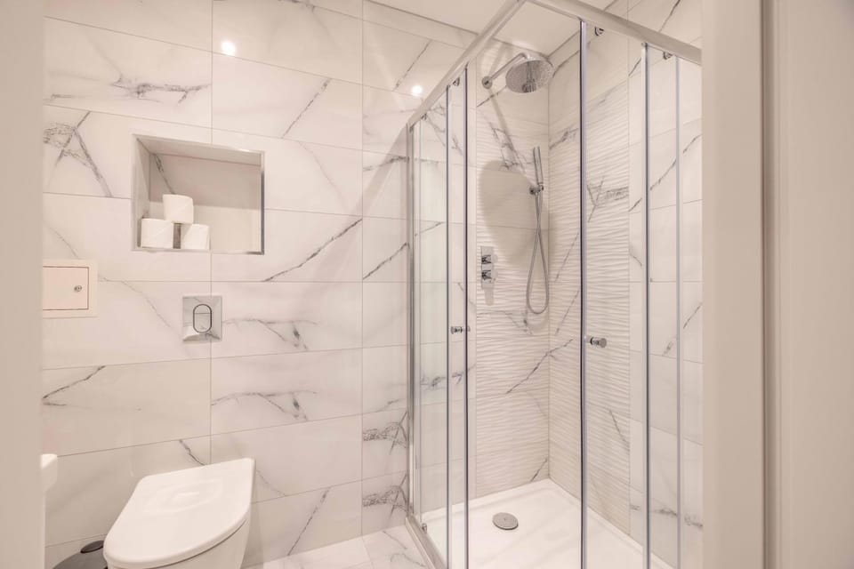 Escape in Style to Windsor with Free Parking - By Tempstay Apartment in Windsor