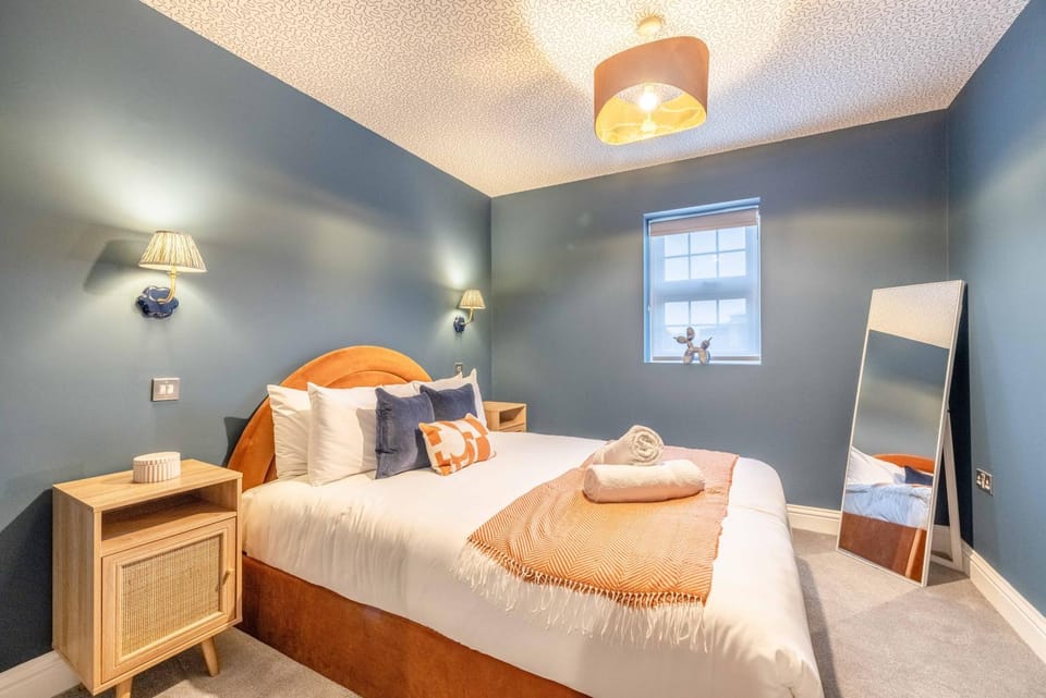 Escape in Style to Windsor with Free Parking - By Tempstay Apartment in Windsor