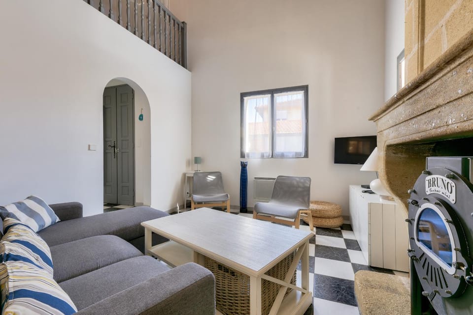 Communal lounge/ TV room, Living room