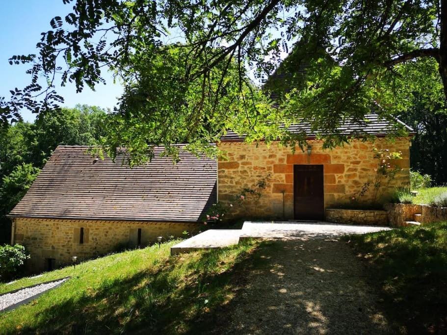 Maison climatisée avec jacuzzi à 10 min de Sarlat House in Occitanie