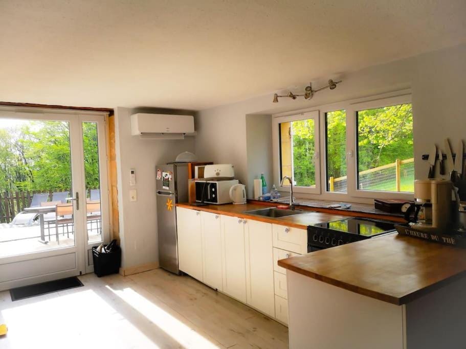 Maison climatisée avec jacuzzi à 10 min de Sarlat House in Occitanie