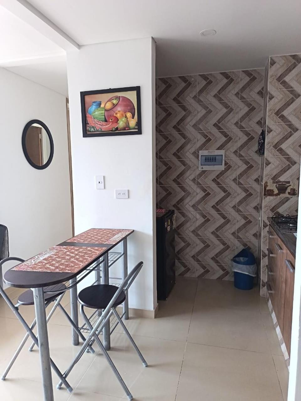 Kitchen or kitchenette, Dining area