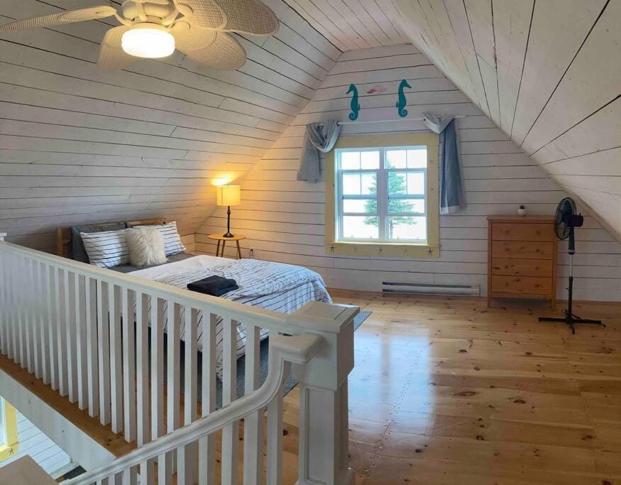 Sea Cliff Cottage House in Nova Scotia