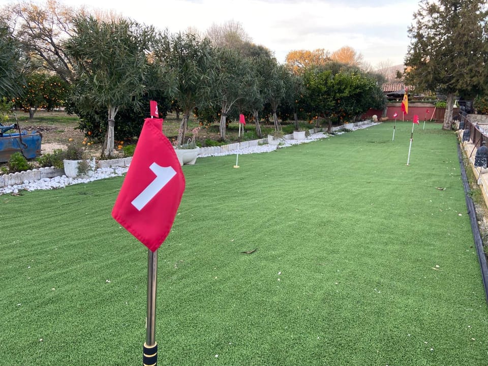 Minigolf, Area and facilities