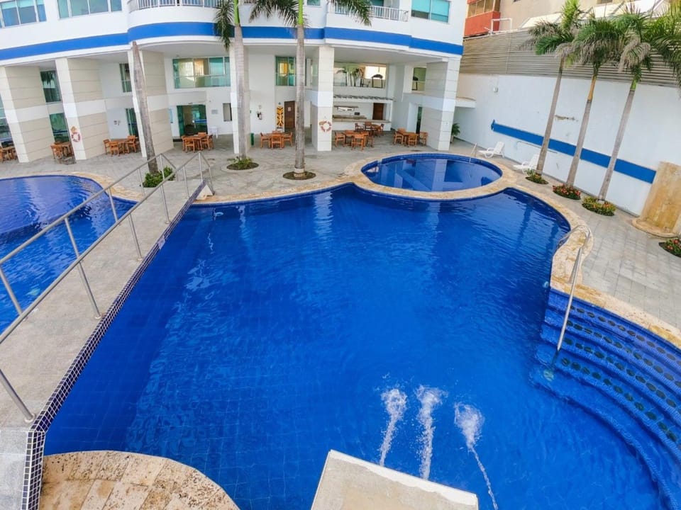 Day, Swimming pool