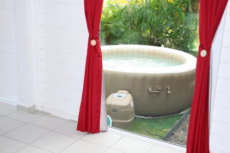 Hot Tub, Hot Tub