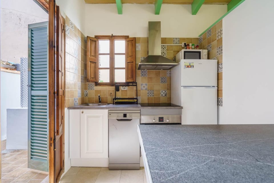 Property building, Kitchen or kitchenette, Living room