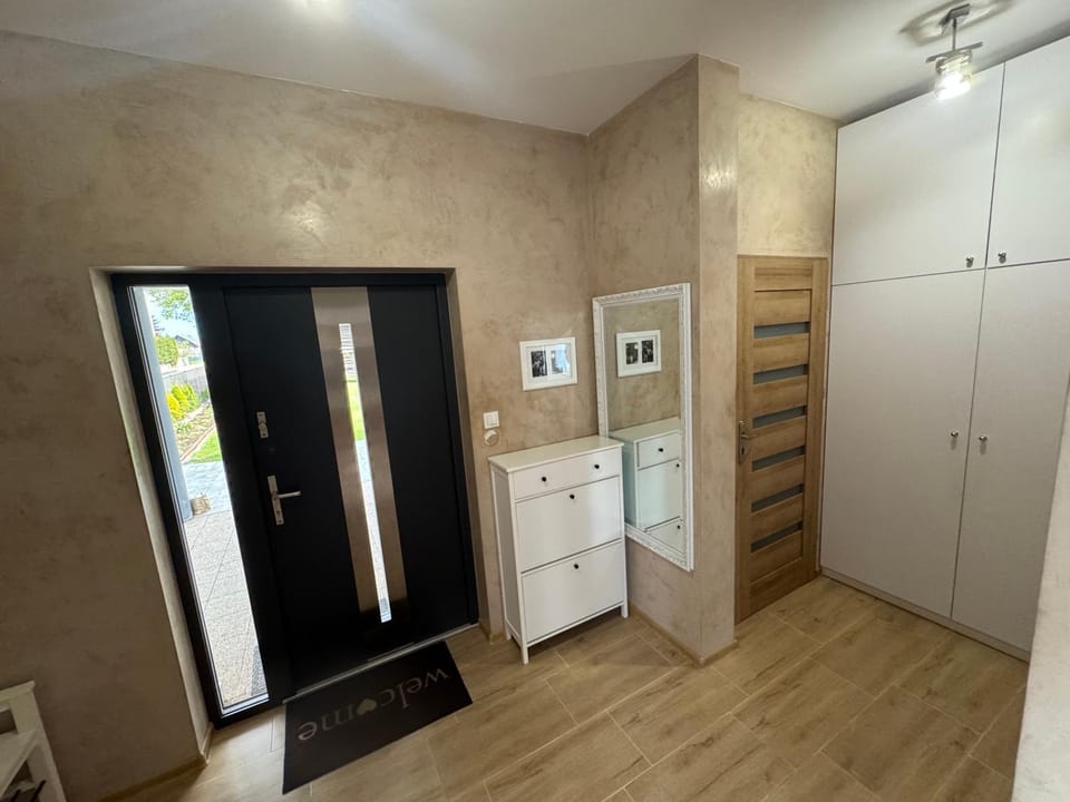 Facade/entrance, wardrobe