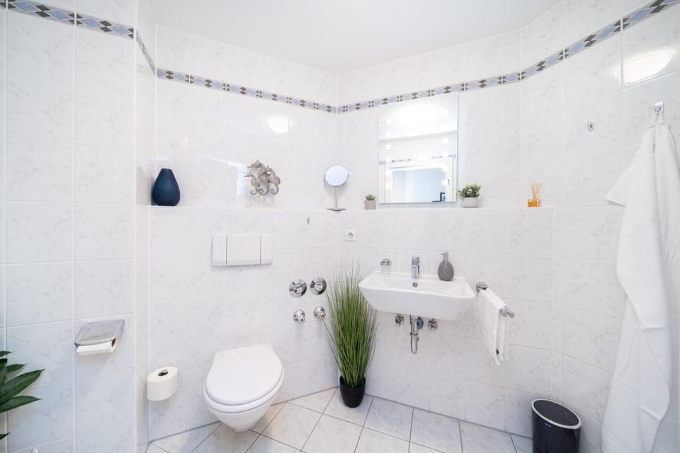 Shower, Toilet, Bathroom, towels