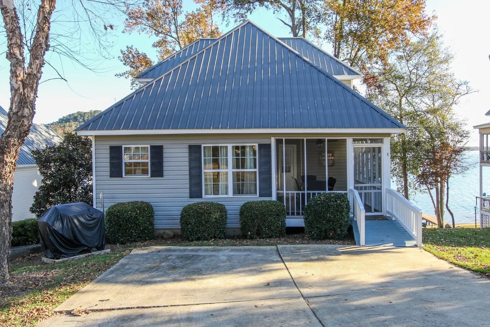 House #04 - Happy Camper-(No Pets) -Private Pier House in Weiss Lake