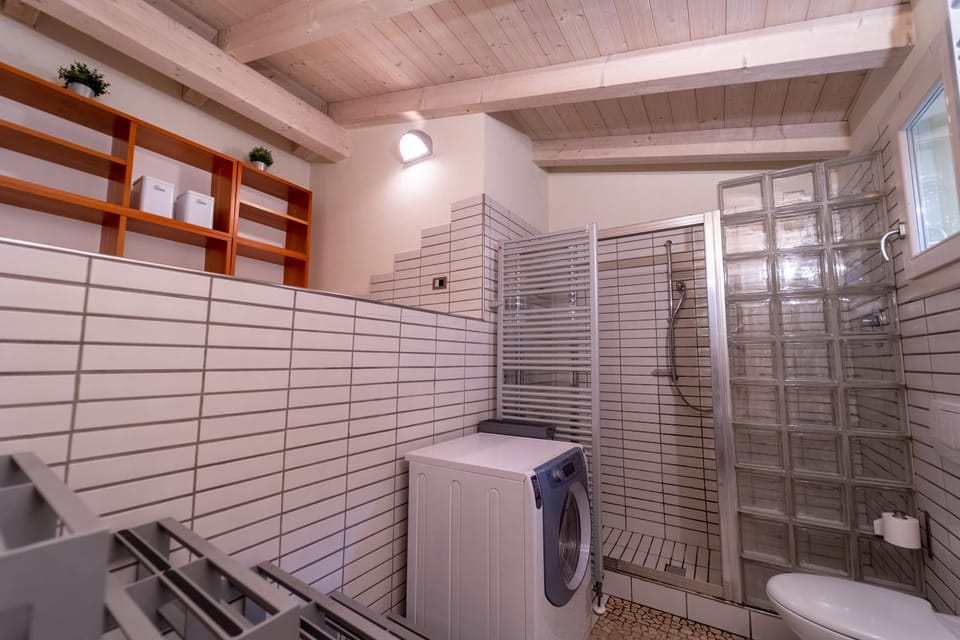 Shower, Toilet, Bathroom, washing machine
