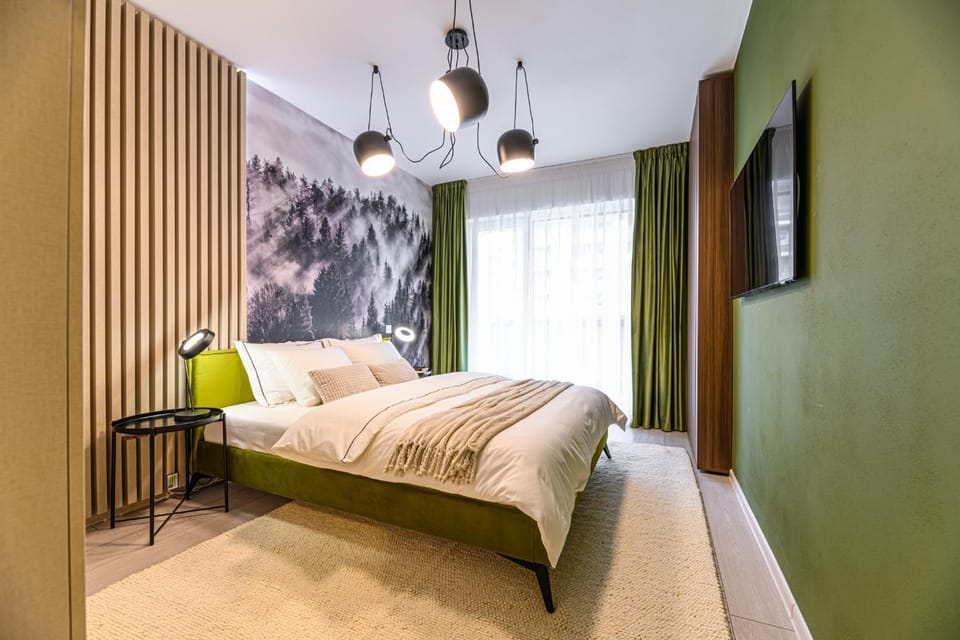 Bed, TV and multimedia, Photo of the whole room, Bedroom