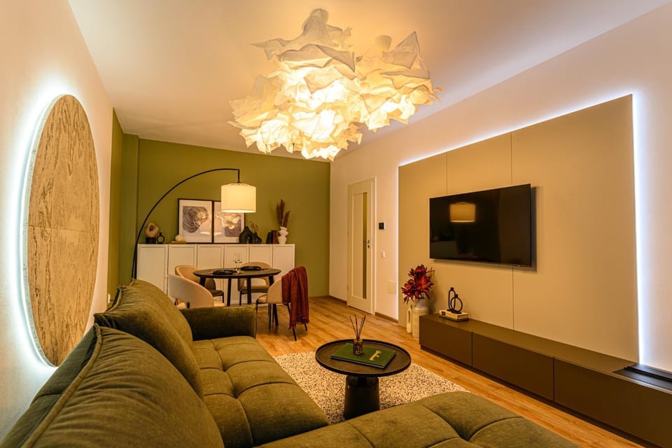 TV and multimedia, Living room, Seating area, Dining area, Evening entertainment
