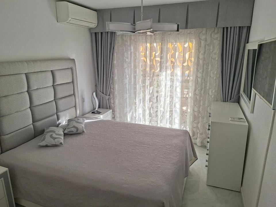 Bed, Bedroom, air conditioner