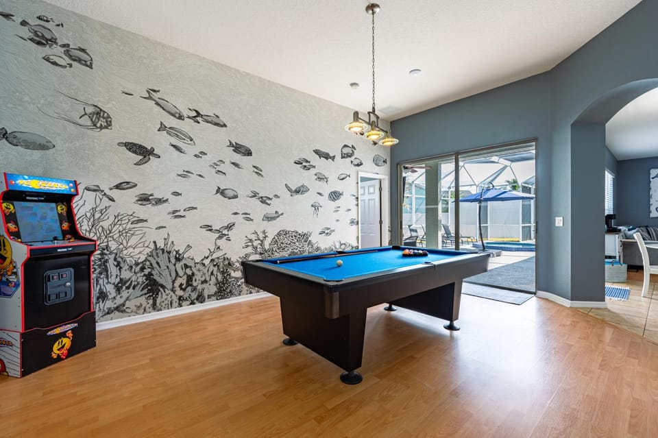 A Wave From it All! Pet friendly, Private heated pool home with fire pit! House in Bradenton