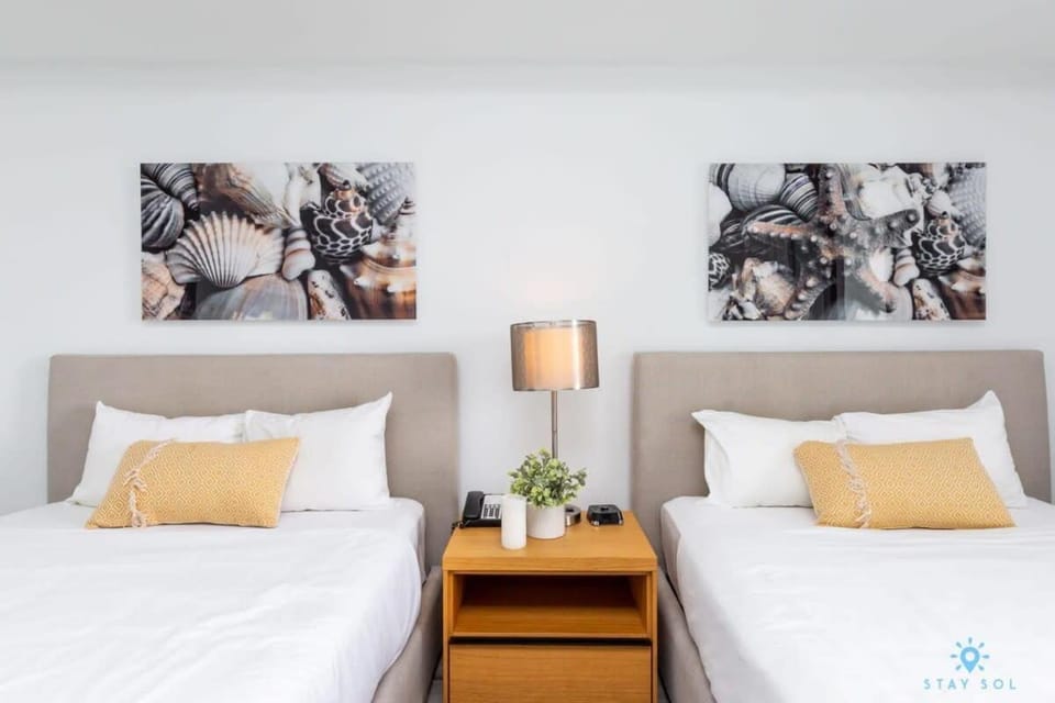 Resort Near Beach with Amazing Pool and Gym House in Hallandale Beach