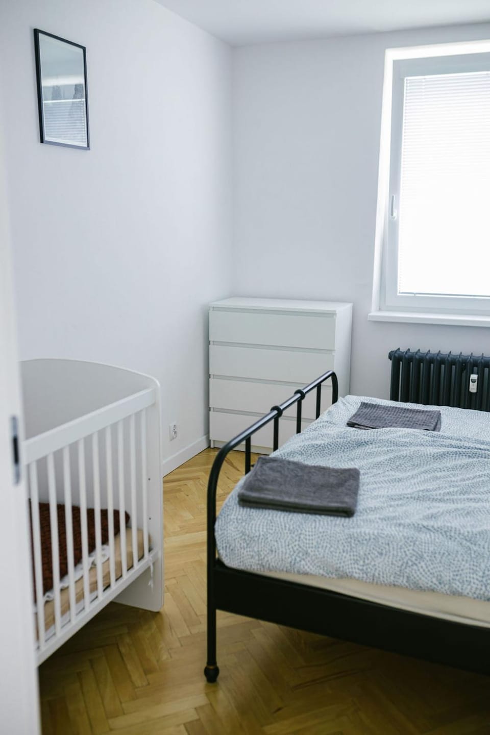 Bedroom, cot
