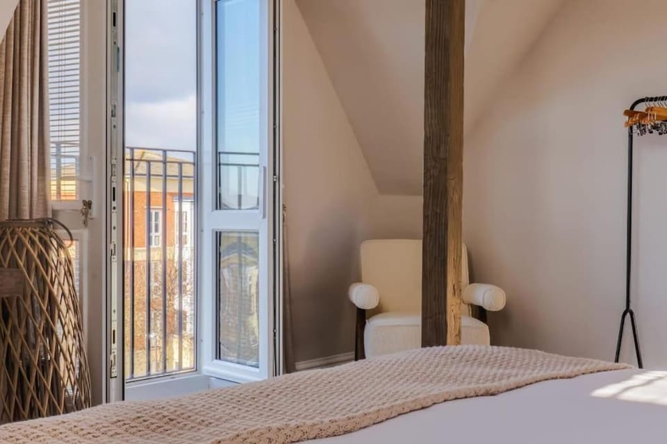 Spacious Luxury Penthouse, 2BR, Private Parking - By Tempstay Apartment in Windsor