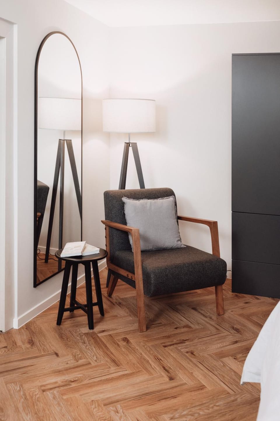 Living room, Photo of the whole room, Seating area, Bedroom