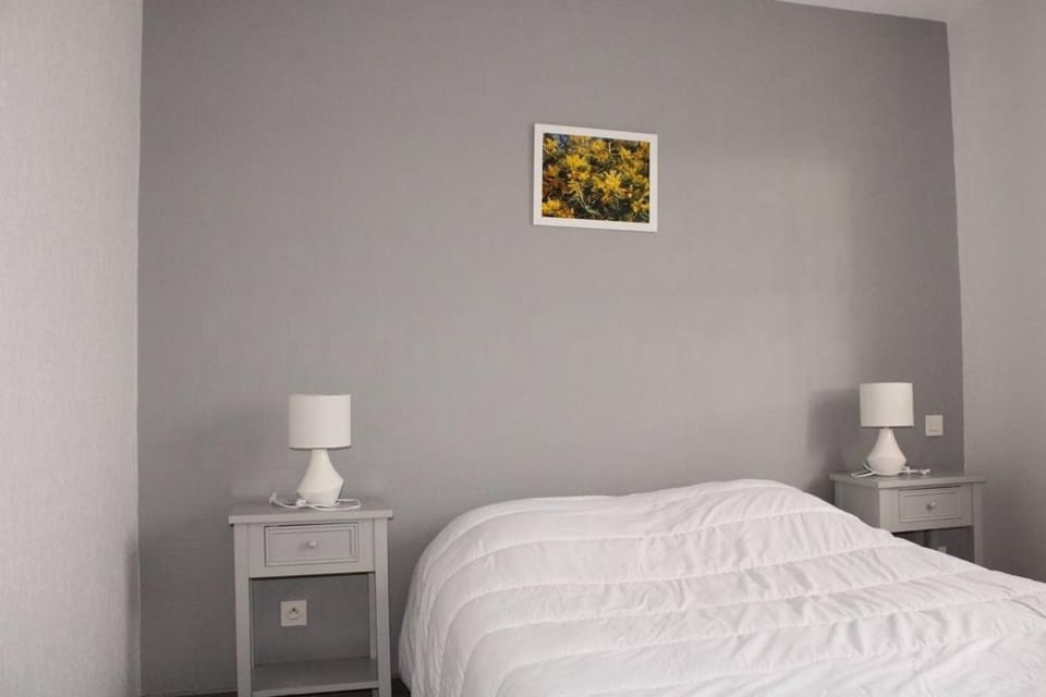 525 - A ERQUY, dans cet immeuble, situé à 300m du centre et 200m de la plage Apartment in Brittany