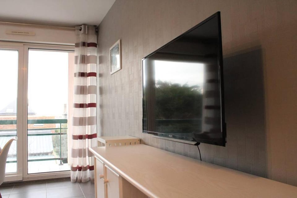 525 - A ERQUY, dans cet immeuble, situé à 300m du centre et 200m de la plage Apartment in Brittany