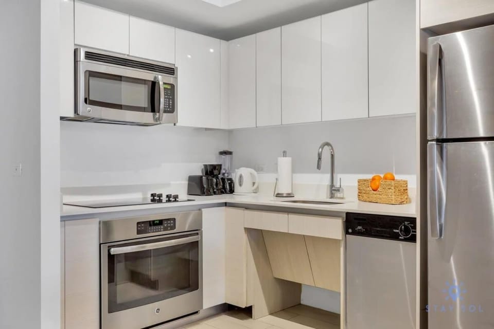 Apartment with Balcony - Pool- Near Beach Apartment in Hallandale Beach