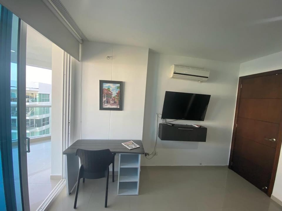 TV and multimedia, Seating area, air conditioner