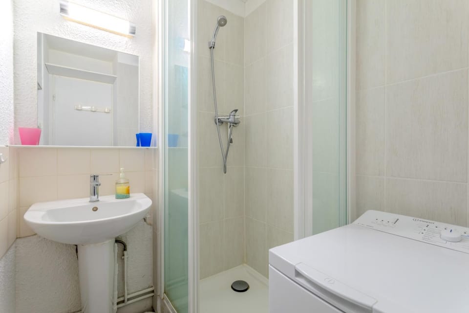 Bathroom, Living room