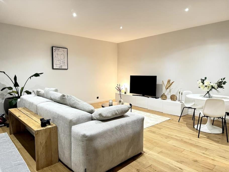 Communal lounge/ TV room