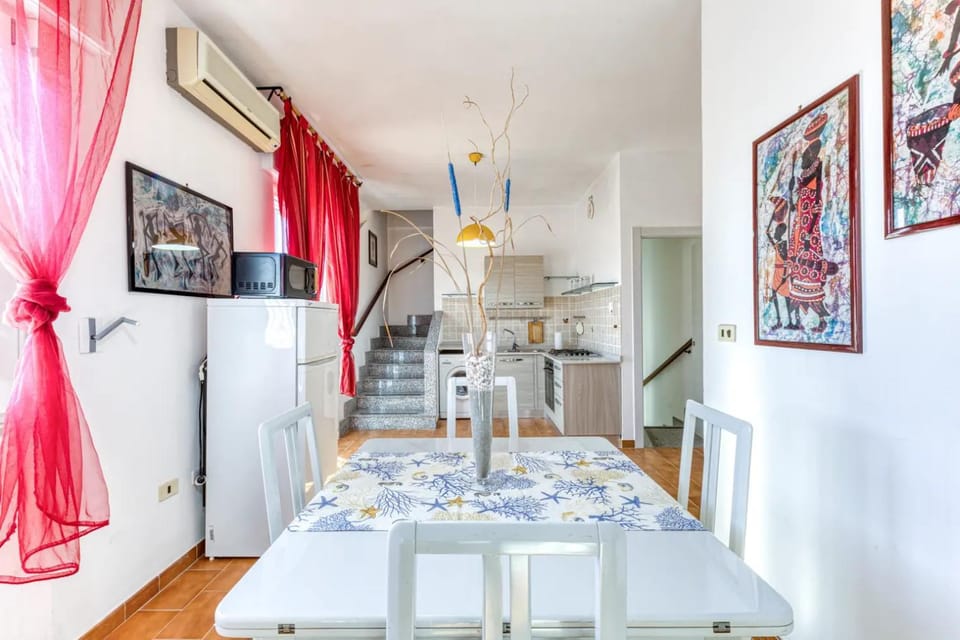 Kitchen or kitchenette, Living room, Seating area, Dining area, air conditioner