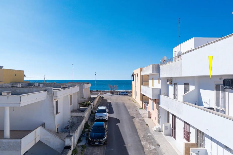 Property building, Day, Neighbourhood, Natural landscape, View (from property/room), Balcony/Terrace, City view, Sea view, Street view, Location, Parking