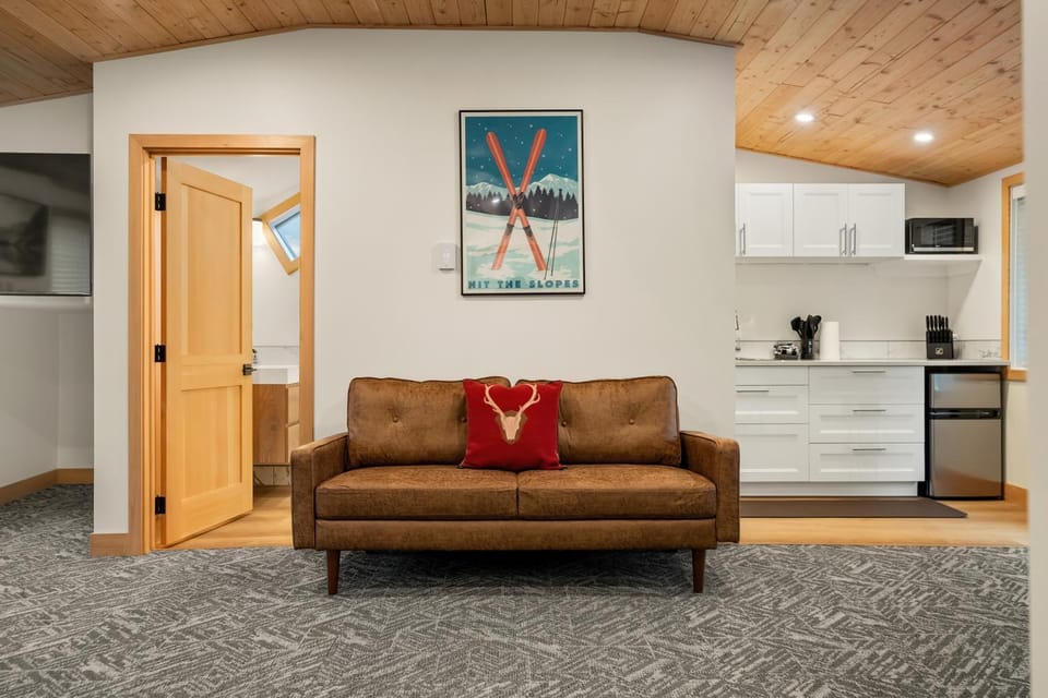 Kitchen or kitchenette, Living room, Seating area