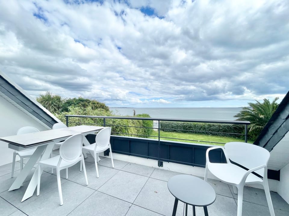 Natural landscape, View (from property/room), Balcony/Terrace, Seating area, Sea view