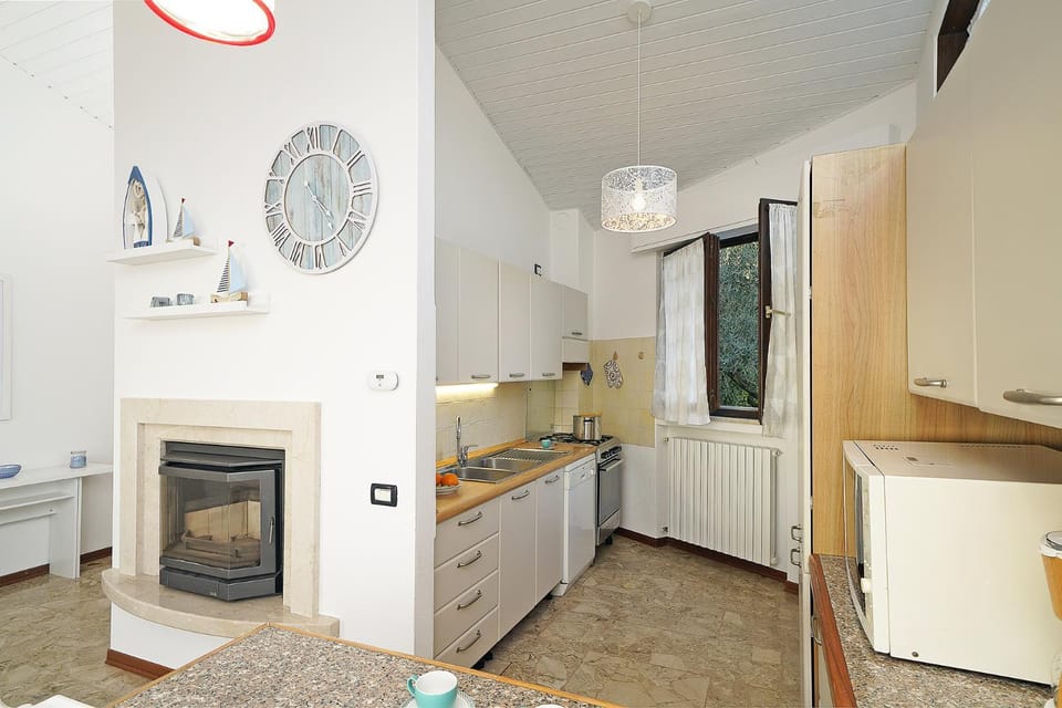 Kitchen or kitchenette, oven