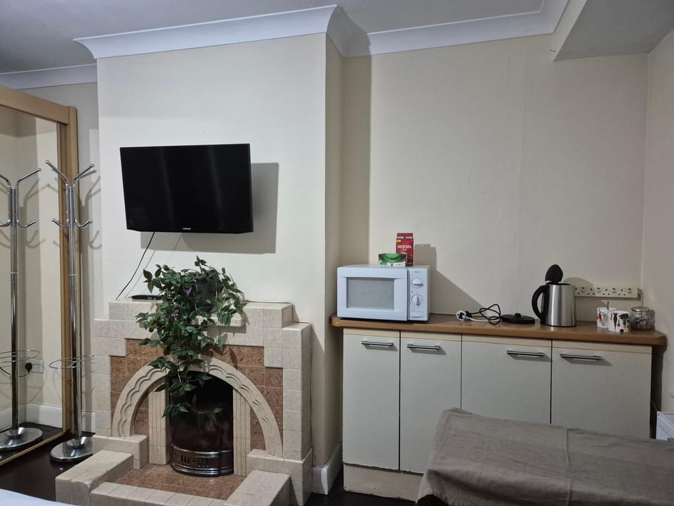 Cranford , Heathrow Airport Bed and Breakfast in Hounslow